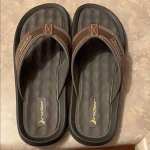 Rider men flip flops like new